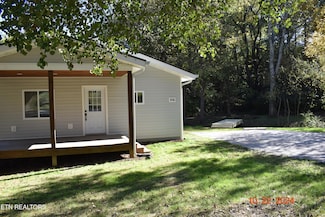 916 Margrave Dr, Harriman, TN 37748