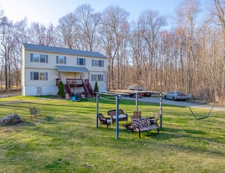 27 Dandelion Ln, Wallkill, NY 12589