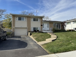 926 Cherry Ln, Lombard, IL 60148