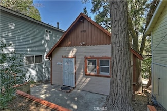 745 N Village Ln, Crestline, CA 92325
