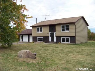 8267 North Rd, Le Roy, NY 14482