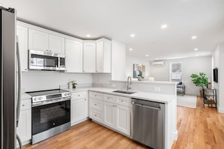 6 Lathrop St Unit 2, Salem, MA 01970