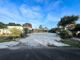 2700 NE 2nd Ave, Boca Raton, FL 33431