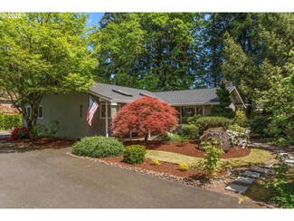 855 NE Rogahn St, Hillsboro, OR 97124