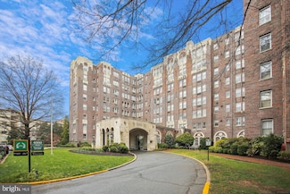 4000 Cathedral Ave NW Unit 424B, Washington, DC 20016