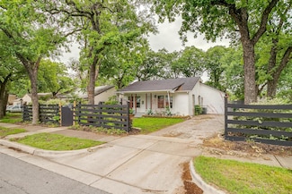 420 Catherine St, Fort Worth, TX 76103