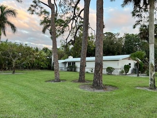 2906 Hawthorne Ct, Naples, FL 34104