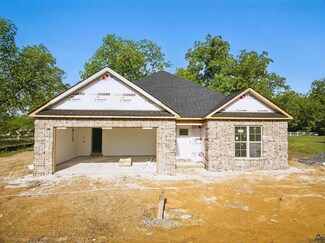 146 Village Cir, Cochran, GA 31014
