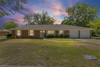 148 Royal Ln, Commerce, TX 75428