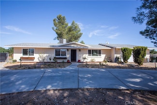 13427 Iroquois Rd, Apple Valley, CA 92308