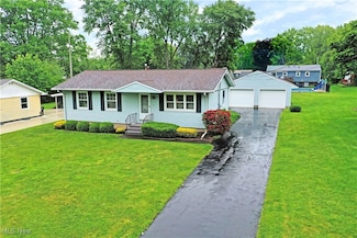 8293 Englewood St NE, Warren, OH 44484
