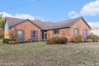 1461 Lamb Dr, Troy, MI 48085