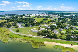 405 W 4th Ct, Frostproof, FL 33843