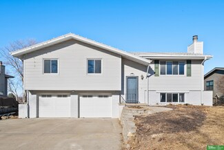 13548 Z St, Omaha, NE 68137