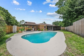 6112 Round Lake Rd S, Jacksonville, FL 32277