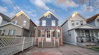 8925 201st St, Hollis, NY 11423