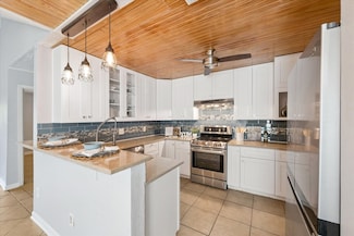 305 Baycrest Dr, League City, TX 77573