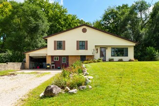 1818 S Crooked Lake Dr, Kalamazoo, MI 49009