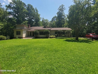 107 Hampton Dr, Washington, NC 27889