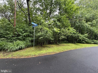 2704 Chariton St, Oakton, VA 22124