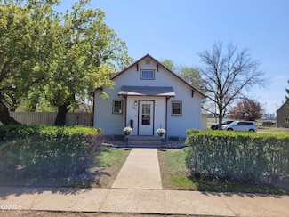 702 Douglas Ave, Plentywood, MT 59254