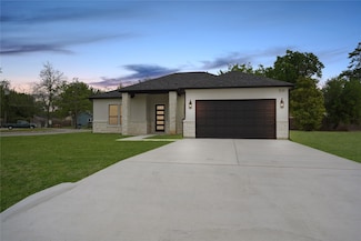 511 Laurel St, La Marque, TX 77568