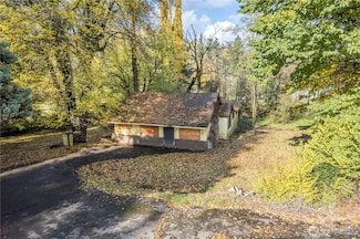 2104 Delameter Rd, Castle Rock, WA 98611