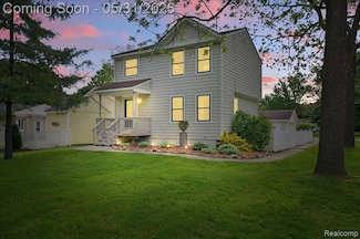 3004 Lansdowne Rd, Waterford, MI 48329