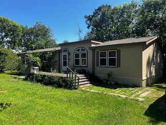 105 W Spruce St, Huntington, TX 75949