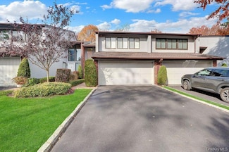 4 Club Dr N, Jericho, NY 11753