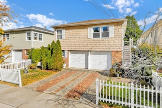 32-32 Plunkett Ave, Far Rockaway, NY 11691