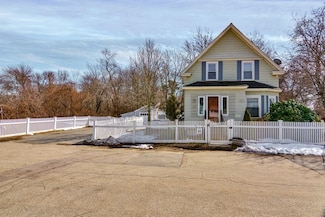 77 Newport St, Methuen, MA 01844