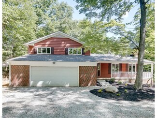 8771 Eagle Rd, Willoughby, OH 44094
