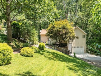 204 Pine Berry Cir, Hendersonville, NC 28739