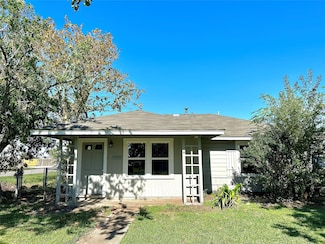 1944 N Avenue H, Freeport, TX 77541