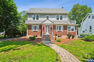 217 Grayson Place, Teaneck, NJ 07666
