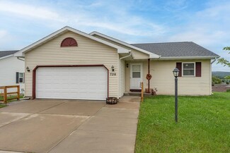 720 Parkside Ave, Baraboo, WI 53913