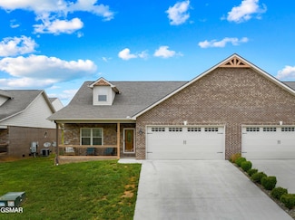 3014 Villa Creekside Dr, Dandridge, TN 37725