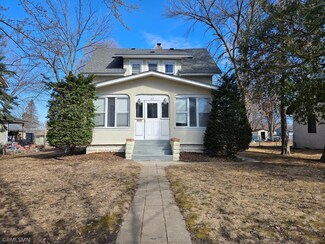 27 Oak St, Farmington, MN 55024