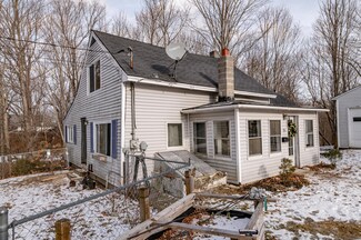 86 Sheldon St, Farmingdale, ME 04344