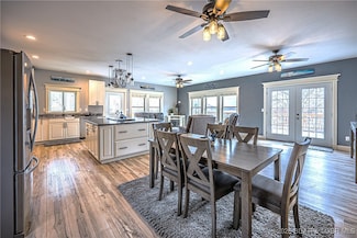 401 Putt N Bay Dr, Sunrise Beach, MO 65079