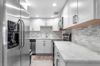 2970 NE 16th Ave Unit 208, Oakland Park, FL 33334