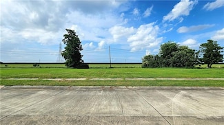 8417 Hermitage Dr, Chalmette, LA 70043
