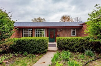 6915 Colby Ave, Windsor Heights, IA 50324