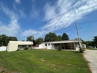 715 N College Ln, Aledo, IL 61231