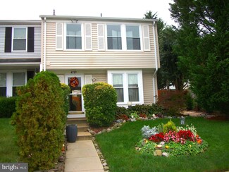 4737 Hedrick Ln, Woodbridge, VA 22193