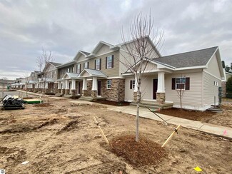 1548 Simsbury St Unit 4, Traverse City, MI 49686