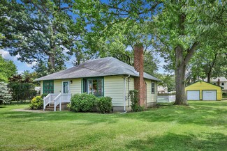 10 Poplar St, Port Monmouth, NJ 07758