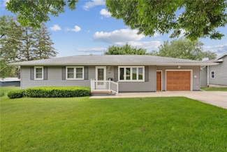 111 Terrace Dr, Independence, IA 50644
