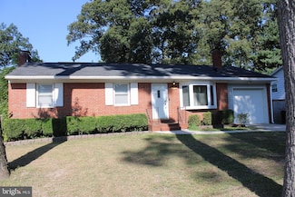 32 Nicholson Dr, Pasadena, MD 21122